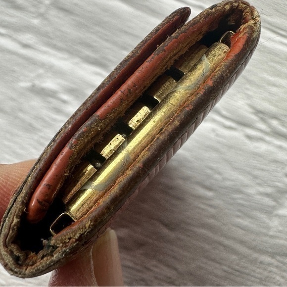 Louis Vuitton Epi leather 4 Ring Key Case. Brown. - Picture 12 of 15